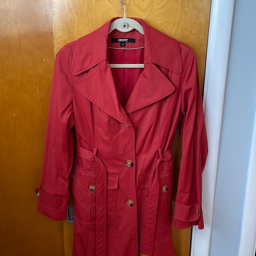 DKNY trench coat with belt like new!